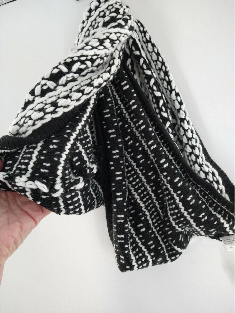 Infinity Loop Scarf knitted Brand New With Tags 065